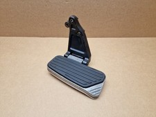 Pedana poggiapiedi anteriore