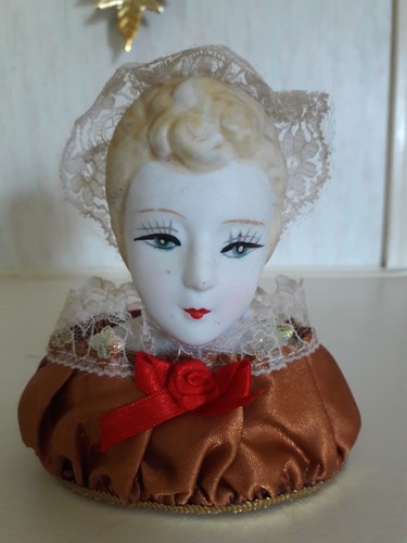 Busto mezza donna testa