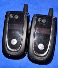 Raro Motorola V620 2004 retrò anni 2000 nero flip phone (nero) x2 entrambi accesi