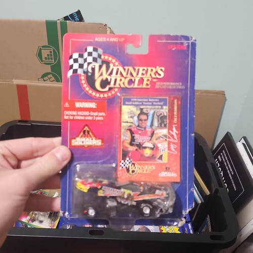 Winner circle small soldiers - circle,