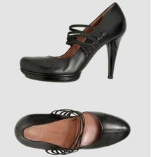 NIB $670 Les Tropeziennes