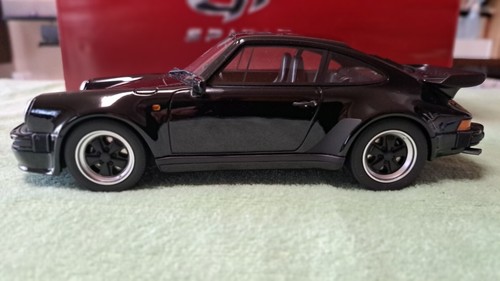 Porsche 911 930 turbo - 1/18,