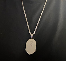 Collana con ciondolo e catena