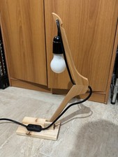 Lampada da tavolo in legno