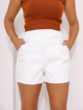 Pantaloni corti firmati da