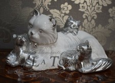 Statua scultura mamma gatto