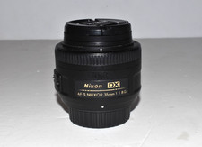 Nikon AF-S DX NIKKOR 35mm f/1.8G obiettivo principale con tappi e filtro UV