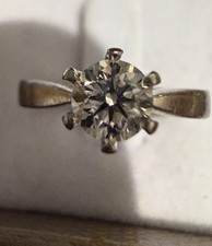 Anello solitario con diamante