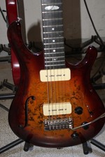 Chitarra elettrica usata in grafite