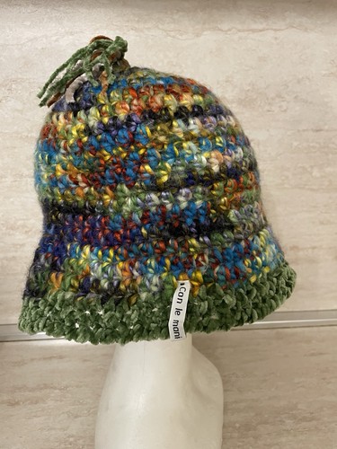 Cappellino fatto mano - a,