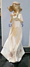 LLADRO PORCELAIN FIGURINE GIRL