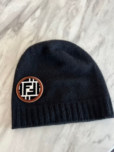 Cappello maglia con logo - in,