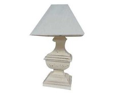 Lampada da tavolo shabby paralume bianco legno beige. Misure paralume 35x35, bas