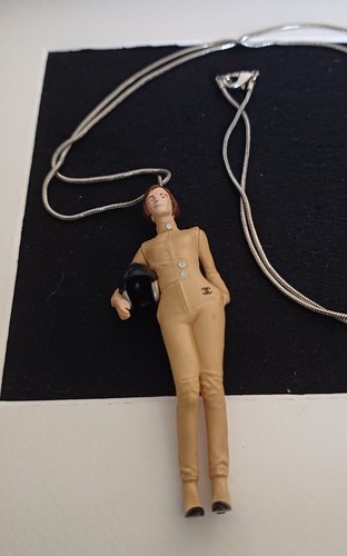 Chanel figurine keira - chanel,