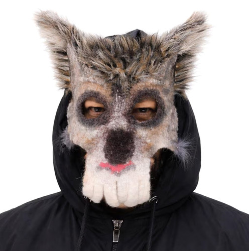 Maschera lupo fatta - , mano