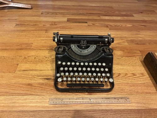 Antico typewiter portatile - typewiter,