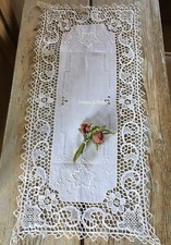 Trina Merletto Pizzo Ago