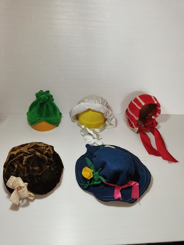 Cappelli antichi per bambole