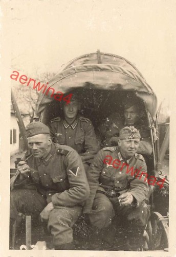 Soldati tedeschi con carro