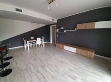 Parete soggiorno mensola mobile e cassettiera Colombini cone nuova.