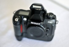 NIKON F80 + POIGNEE MB16