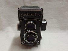 Macchina fotografica biottica Yashicaflex con obiettivo Yashimar f/3.5 80mm