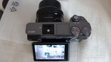 Sony α6000 + 16 - 50mm 24,3 Mpx CMOS Camera Digitale con Wi-Fi - Nera