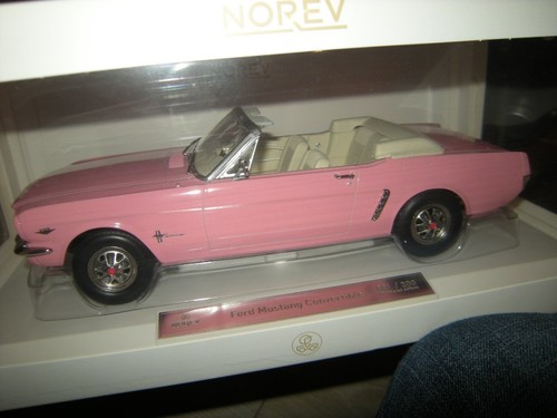 Norev ford mustang cabrio - 1:18,