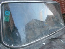 LANCIA FULVIA bn - Vetro parabrezza con guarnizione - Ricambio usato