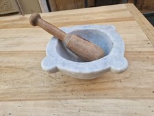 Antico Mortaio in marmo per fare il pesto.