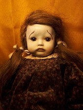 Bellissima bambola in porcellana bisquit con occhi di vetro