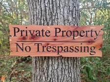 Insegna Intagliata Proprietà