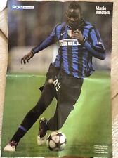 CALCIO INTER FC. 2 POSTERS MARIO BALOTELLI SAMUEL ETO'O TRIPLETE SPORT MEDIASET 