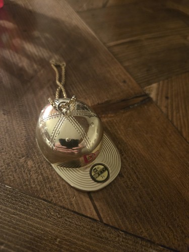 Cappello aderente colore oro