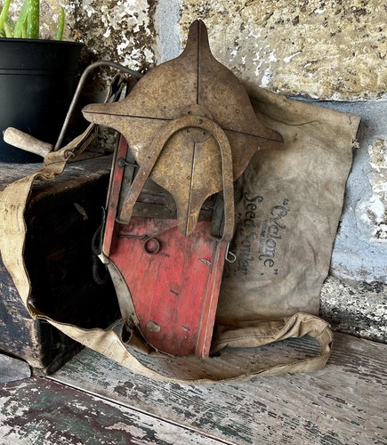 Antico seminatore manovella - a,