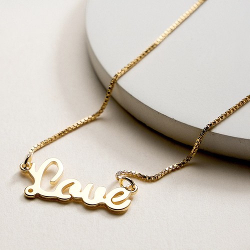 Collana con ciondolo scritta