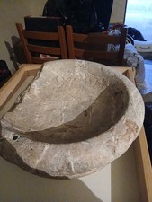 Acquasantiera di marmo perlato