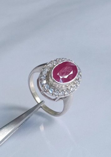 Anello aureola zirconi taglio