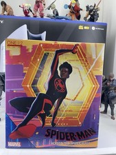 Mezco One:12 Spider-Man Across