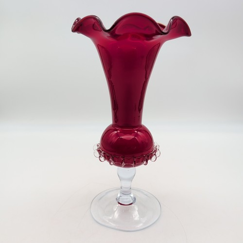 Vaso piedistallo rosso rubino