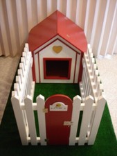 CUCCIA CON RECINTO PER CANE