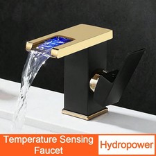 🛡️ Rubinetto a cascata con LED 3 colori – Nero/Oro