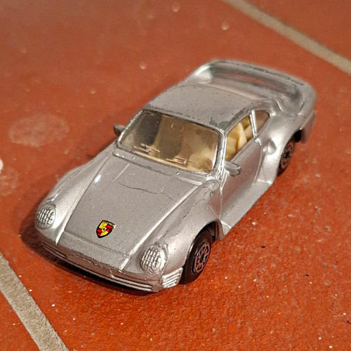 Modellino auto sportiva maisto - auto,
