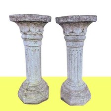 Coppia di colonne classiche gemelle in pietra, perfette per ingressi o giardi...