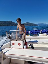 Barca A Motore Da 5,50 M Motore 25 Cv Johnson Perfettamente Funzionante A €...