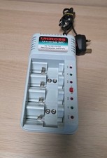 Caricabatteria universale Uniross 320 Ni-MH/Ni-CD con timer