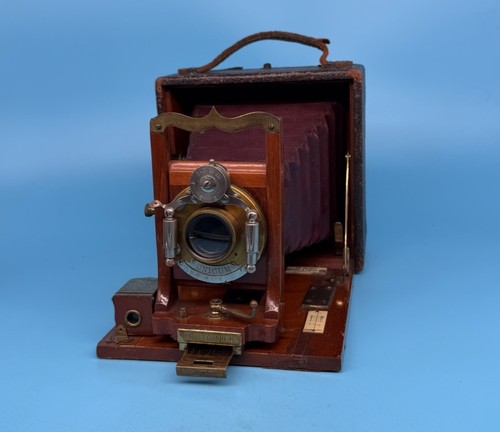 Antica macchina fotografica - , a