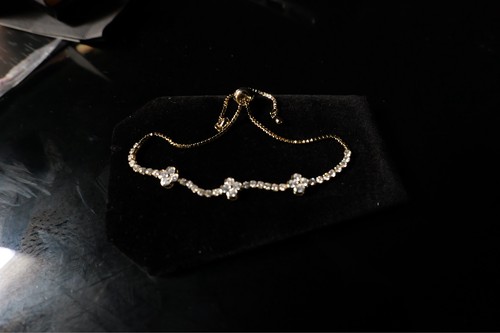 Bracciale con fiori - , in