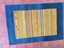 Tappeto salotto o camera di colore blu e oro, disegno a righe, 180x120