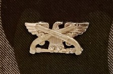 Spilla cappello distintivo sciabole insegna ufficiale colonnello polizia militare US Army Cav